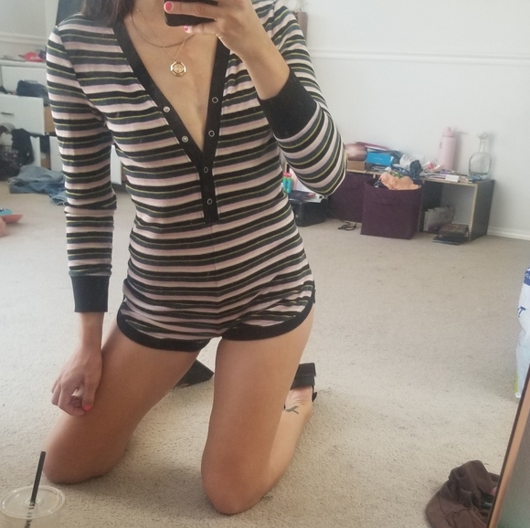 Princess Polly Pants - ✖️SOLD✖️Cute striped velour romper